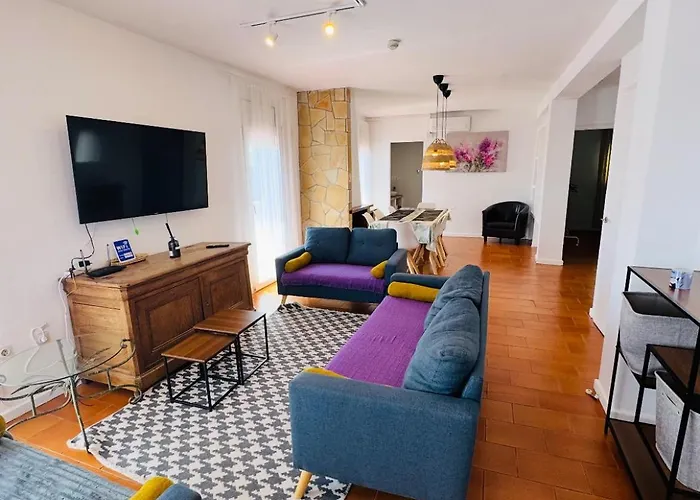 Exclusiva Casa Con Vistas Despejadas Al Mar Y Piscina Privada *