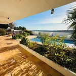 Exclusiva Casa Con Vistas Despejadas Al Mar Y Piscina Privada *