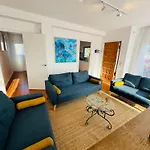 Exclusiva Casa Con Vistas Despejadas Al Mar Y Piscina Privada *