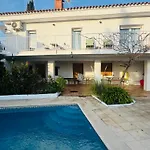 Exclusiva Casa Con Vistas Despejadas Al Mar Y Piscina Privada